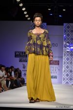 Model walk the ramp for Payal Pratap Show at Wills Lifestyle India Fashion Week 2012 day 1 on 6th Oct 2012 (25).JPG